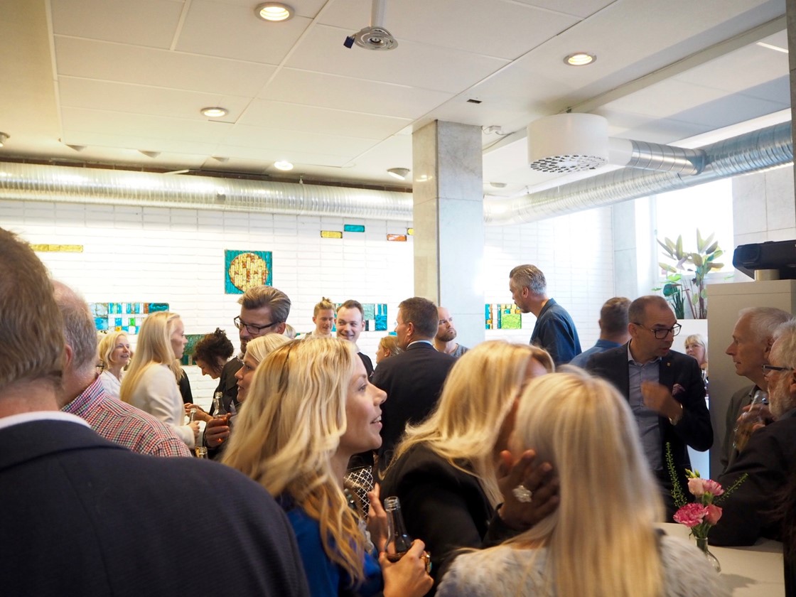 Mingel i lokalen